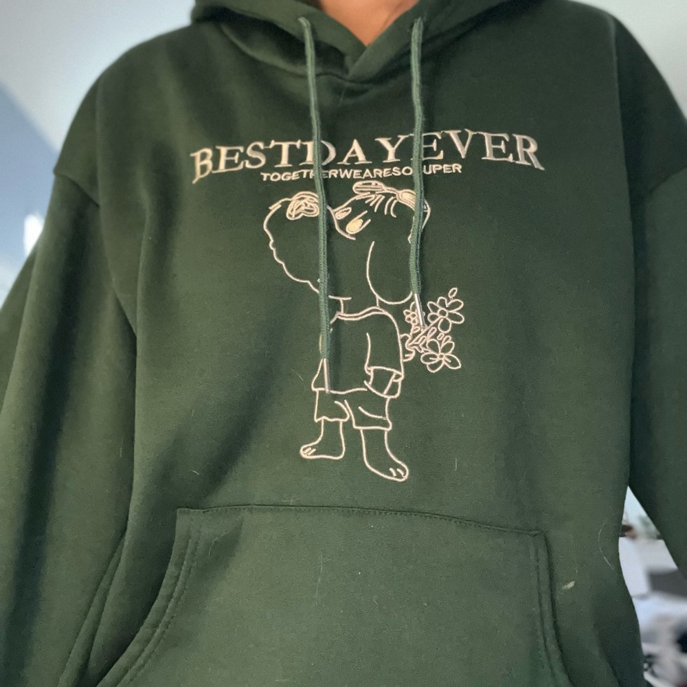 💚Embroidered Hoodie💚